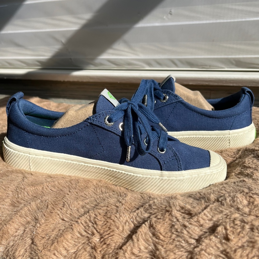 Cariuma Marine Blue Sustainable Canvas Sneaker Size: Women's 7 Men's 5.5 - Picture 4 of 9
